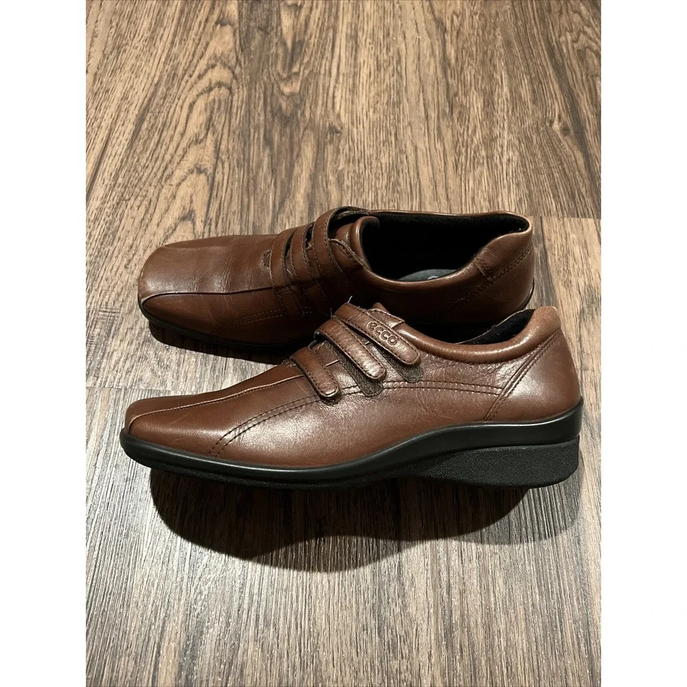 Ecco Wedge Loafers Women's EU Size 40 Brown Leather Three Strap Slip Ons